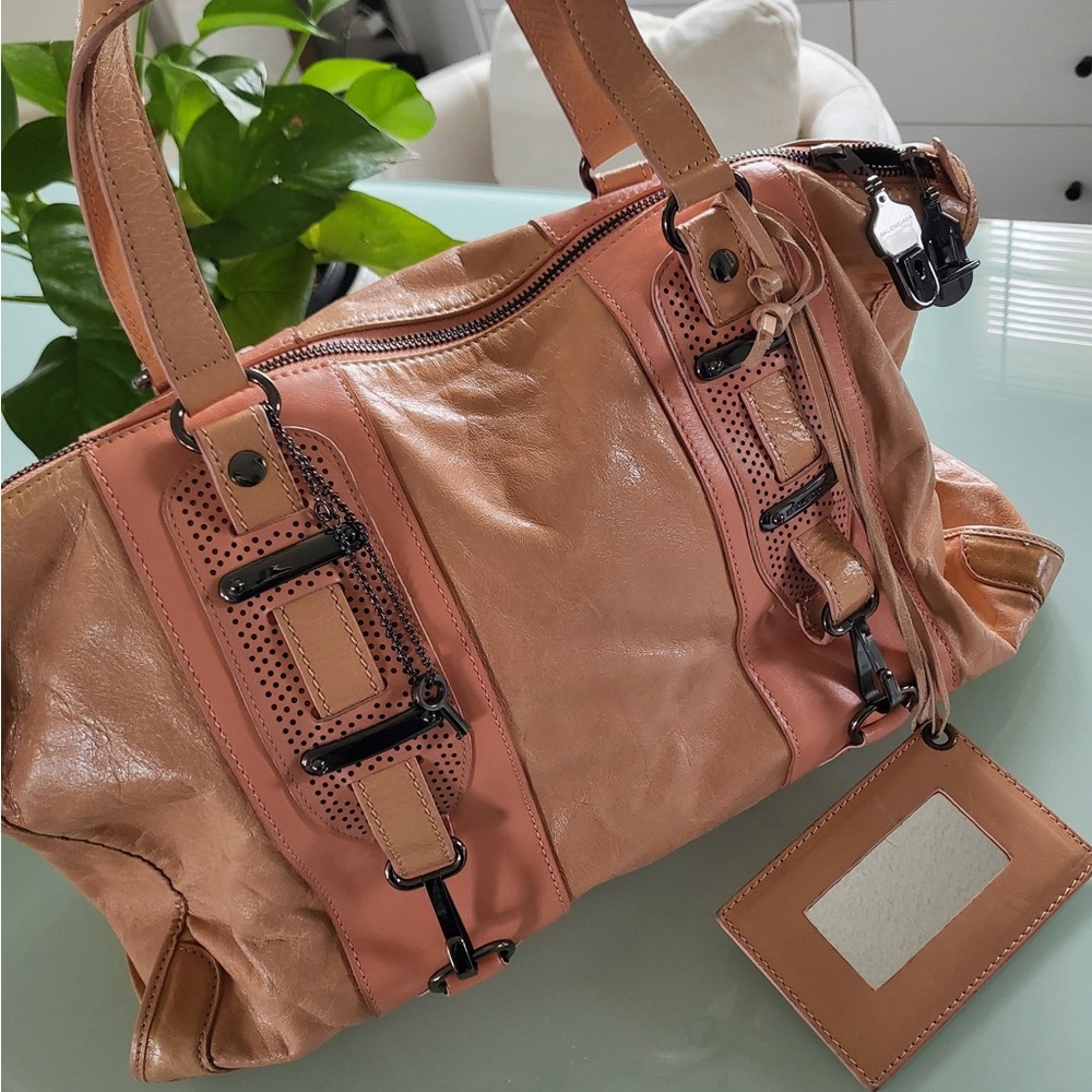 BALENCIAGA HOOK TOTE MM CHEVRE LEATHER